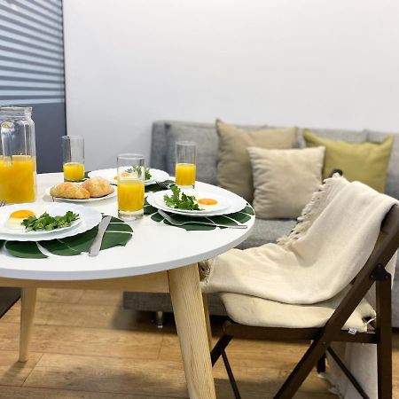 Студия В Стиле Loft В Центре Города Almaty Bagian luar foto