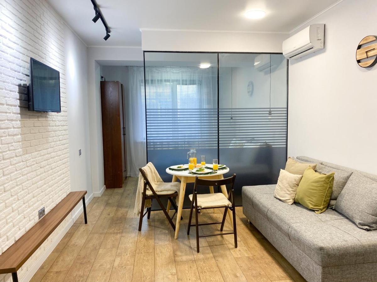 Студия В Стиле Loft В Центре Города Almaty Bagian luar foto
